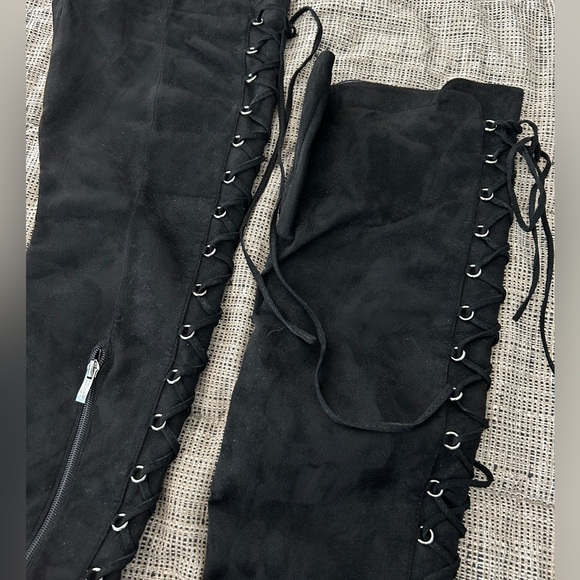 High Heel Boots - Picture 4 of 5